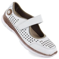 Skórzane półbuty azurowe na rzep białe T.Sokolski 2922/37. Białe półbuty wsuwane T.Sokolski, w ażurowe wzory, ze skóry, bez obcasa. Za 349.99 zł.