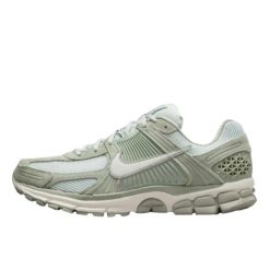 Buty do chodzenia dla dorosłych Nike Zoom Vomero 5 Jade Horizon. Szare buty treningowe Nike, bez wzorów, z materiału, bez zapięcia, do biegania, nike zoom. Za 843.21 zł.