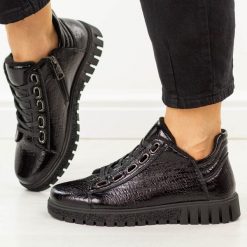 Czarne skórzane botki damskie Vinceza 133122. Czarne botki VINCEZA, bez wzorów, z dzianiny, casualowe, z okrągłym noskiem, bez obcasa, bez zapięcia. Za 259.00 zł.