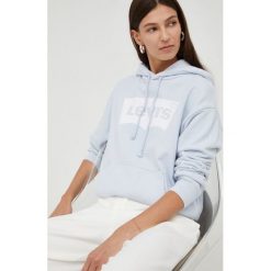 Levi's bluza bawełniana damska z kapturem z nadrukiem. Niebieskie bluzy Levi's, l, bez wzorów, z bawełny, z kapturem. W wyprzedaży za 251.99 zł.