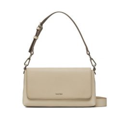 Torebka Calvin Klein. Torebki klasyczne Calvin Klein, bez wzorów, klasyczne, bez dodatków. Za 339.99 zł.