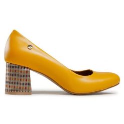 Czółenka Maciejka. Żółte czółenka Maciejka, bez wzorów, bez obcasa, bez zapięcia. Za 299.99 zł.