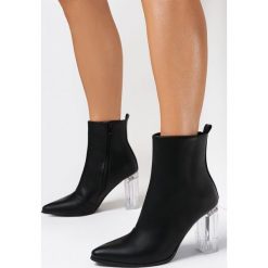 Czarne Botki Nyala. Czarne botki Born2be, bez wzorów, z materiału, eleganckie, ze szpiczastym noskiem, za kostkę, bez obcasa, na obcasie, bez zapięcia. Za 79.99 zł.