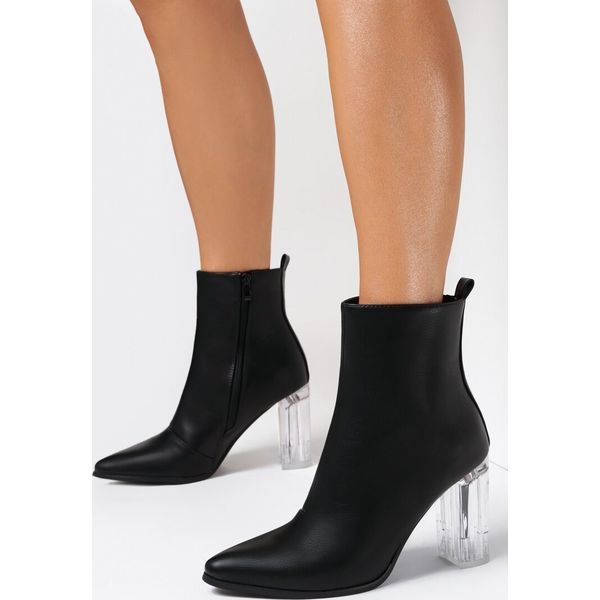 Czarne Botki Nyala. Czarne botki Born2be, bez wzorów, z materiału, eleganckie, ze szpiczastym noskiem, za kostkę, bez obcasa, na obcasie, bez zapięcia. Za 79.99 zł.