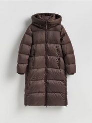 Puchowy płaszcz - ciemnobrązowy. Brązowe płaszcze Reserved, l, bez wzorów, z puchu, bez kaptura. Za 599.99 zł.