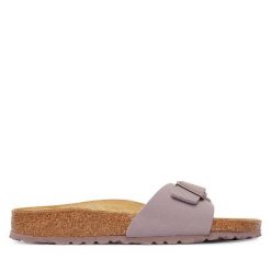 Klapki Birkenstock. Fioletowe klapki Birkenstock, bez wzorów, bez obcasa, bez zapięcia. Za 399.99 zł.