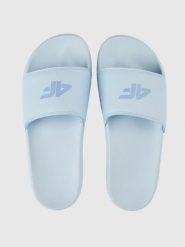 Klapki damskie 4F 4FRSS26FSLIF062. Niebieskie klapki 4f, bez wzorów, z gumy, wakacyjne, bez obcasa, bez zapięcia. Za 59.99 zł.