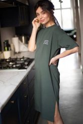 Swobodna shirtowa sukienka midi z krótkim rękawem khaki. Brązowe sukienki Be Active, na co dzień, l, bez wzorów, bez kołnierzyka, bez ramiączek, midi. Za 229.00 zł.