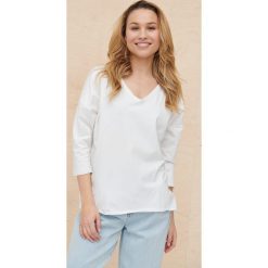 Bluzka Bart 2 Bs Ekri. Bluzki blue shadow, bez wzorów, z bawełny, bez kołnierzyka, bez ramiączek. Za 119.90 zł.
