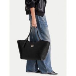 Torebka Nine West. Czarne shopper bag Nine West, bez wzorów, bez dodatków. Za 259.99 zł.