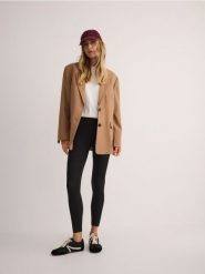 Gładkie legginsy - czarny. Czarne legginsy Reserved, bez wzorów, z dzianiny. W wyprzedaży za 49.99 zł.