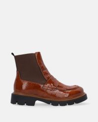 BRĄZOWE SZTYBLETY Z LAKIEROWANEJ SKÓRY 2546057 VEG CUOI. Brązowe botki Venezia, bez wzorów, ze skóry, bez obcasa, bez zapięcia. Za 459.00 zł.