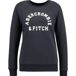 Abercrombie & Fitch LOGO CREW Bluza navy. Niebieskie bluzy marki comma casual identity, z materiału, casualowe. W wyprzedaży za 191.20 zł.