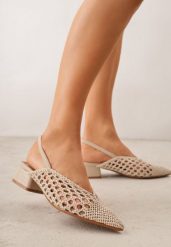 Ciemnobeżowe Czółenka VICES z Plecioną Cholewką na Słupku Aezorin. Brązowe czółenka Born2be, bez wzorów, z jeansu, biznesowe, ze szpiczastym noskiem, bez obcasa, na słupku, bez zapięcia. Za 129.99 zł.