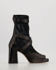 SANDAŁY Z CHOLEWKĄ Z SIATKI 5805A PEL NERO. Sandały Venezia, bez wzorów, ze skóry, bez obcasa, bez zapięcia. Za 559.00 zł.