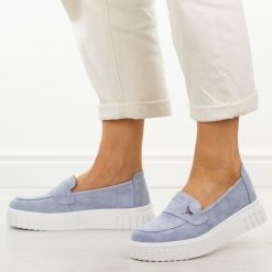 Niebieskie skórzane półbuty damskie Vinceza 93218. Niebieskie półbuty wsuwane VINCEZA, na lato, bez wzorów, z jeansu, eleganckie, bez obcasa. W wyprzedaży za 192.72 zł.