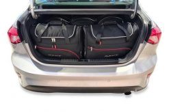 Torby Do Bagażnika Ford Focus Limousine 2020-2021 5Szt Kjust. Czarne torby podróżne KJUST, bez wzorów, z kauczuku. Za 1,624.00 zł.