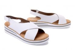 RIEKER V0271-80 weiss, sandały damskie. Białe sandały Rieker, bez wzorów, bez obcasa, bez zapięcia. Za 279.90 zł.