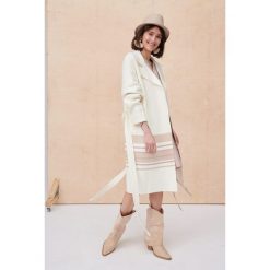 Płaszcz Damski Luminea BS Ekri. Płaszcze blue shadow, na wiosnę, s, bez wzorów, z elastanu, eleganckie, bez kaptura. W wyprzedaży za 229.95 zł.