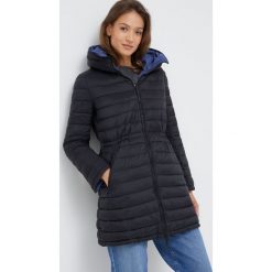 Emporio Armani kurtka dwustronna 6L2L62.2NIIZ damska zimowa. Kurtki Emporio Armani, na zimę, l, bez wzorów, z materiału, z kapturem. W wyprzedaży za 1,639.90 zł.
