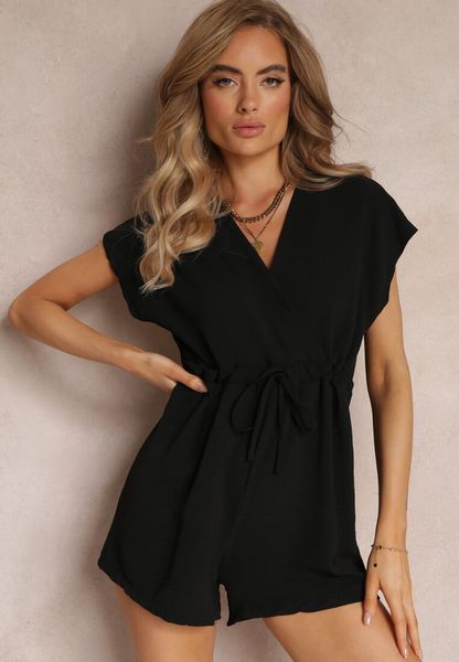 Czarny Krótki Kombinezon ze Ściągaczem w Talii Weam. Czarne kombinezony Renee, bez wzorów, eleganckie, bez kołnierzyka, bez ramiączek, mini, kopertowe. Za 69.99 zł.