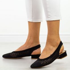 Czarne baleriny damskie T.Sokolski 334. Czarne baleriny Sokolski, bez wzorów, z jeansu, biznesowe, bez obcasa, na obcasie, bez zapięcia. Za 159.00 zł.