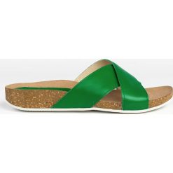 Klapki na korku - skóra naturalna - model 341 - kolor malachtiowy (39). Białe klapki Zapato, bez wzorów, z jeansu, klasyczne, bez obcasa, na płaskiej podeszwie, bez zapięcia. W wyprzedaży za 251.10 zł.