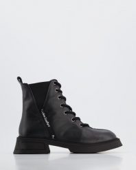 CZARNE BOTKI 0288150 BLACK. Czarne botki Venezia, bez wzorów, ze skóry, bez obcasa, bez zapięcia. Za 189.00 zł.