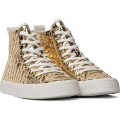 Buty sportowe damskie złote Guess FL5ELGPEL12-GOLD. Żółte buty sportowe lifestyle Guess, z aplikacjami, ze skóry, sportowe, bez zapięcia. Za 299.90 zł.