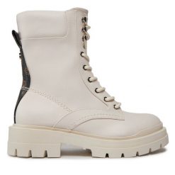 Trapery Guess. Traperki Guess, z aplikacjami, bez obcasa, bez zapięcia. Za 789.99 zł.