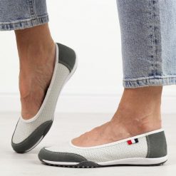 Białe GR ażurowe skórzane baleriny damskie T.Sokolski 600. Białe baleriny Sokolski, w ażurowe wzory, ze skóry, klasyczne, bez obcasa, bez zapięcia. Za 159.00 zł.