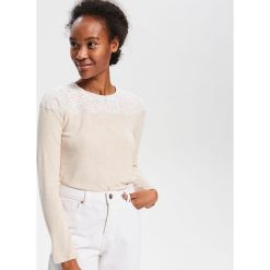 Bluzka z ozdobną koronką - Beżowy. Bluzki marki Reserved. Za 79.99 zł.