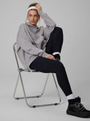 4F Bluza dresowa loose z kapturem damska - szara S. Szare bluzy 4f, s, bez wzorów, z dresówki, z kapturem. Za 199.99 zł.