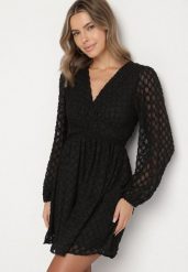 Czarna Rozkloszowana Sukienka z Tkaniny Plumeti z Dekoltem w Serek Zeniasa. Czarne sukienki Born2be, na co dzień, s, bez wzorów, z tkaniny, bez kołnierzyka, bez ramiączek, mini, rozkloszowane. Za 149.99 zł.