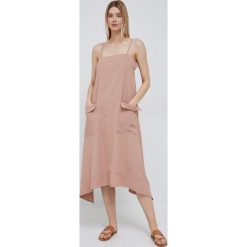 Dkny sukienka P2CB6MA3 kolor beżowy midi rozkloszowana. Brązowe sukienki DKNY, l, bez wzorów, z tkaniny, bez kołnierzyka, bez ramiączek, midi, rozkloszowane. W wyprzedaży za 334.99 zł.