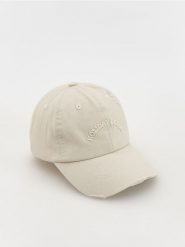 Bawełniana czapka z daszkiem - złamana biel. Czapki z daszkiem Reserved, bez wzorów, z bawełny. W wyprzedaży za 39.99 zł.