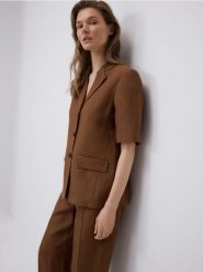 Marynarka z lnem - brązowy. Brązowe marynarki i żakiety Reserved, l, bez wzorów, z wiskozy, bez ramiączek. Za 179.99 zł.