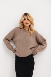 WEŁNIANY SWETER PRINCE MOCCA One size - Flawless. Swetry Flawless, na wiosnę, bez wzorów, z materiału, biznesowe, bez ramiączek. Za 552.50 zł.