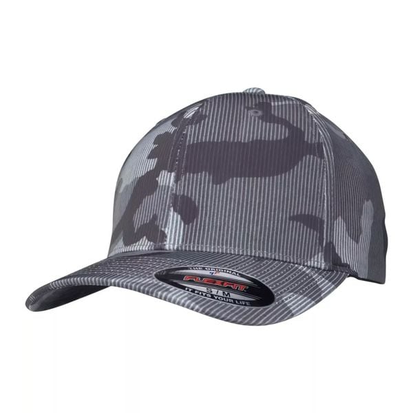 Czapka Z Daszkiem Stripe Camo. Zielone czapki z daszkiem FLEXFIT, bez wzorów, z elastanu. Za 92.99 zł.