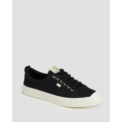 Buty sportowe Cariuma OCA Low Black Canvas. Czarne buty treningowe CARIUMA, bez wzorów, bez zapięcia. Za 409.99 zł.