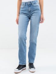 Jeansy damskie z prostą nogawką jasnoniebieskie Myrra 113. Niebieskie jeansy BIG STAR, l, bez wzorów, z denimu, klasyczne, z standardowym stanem. Za 329.99 zł.