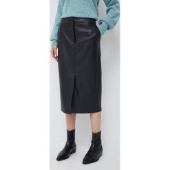 Sisley spódnica kolor czarny midi ołówkowa. Czarne spódnice Sisley, bez wzorów, ze skóry, midi, ołówkowe. W wyprzedaży za 279.99 zł.