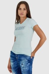 GUESS Błękitny t-shirt damski z metalicznym logo i cyrkoniami. Niebieskie t-shirty Guess, s, z aplikacjami, z bawełny, bez kołnierzyka, bez ramiączek. W wyprzedaży za 129.99 zł.