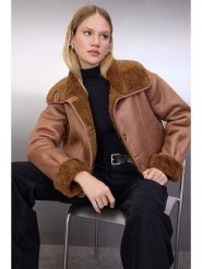 Trendyol Kurtka przejściowa w kolorze jasnobrązowym rozmiar: L. Brązowe kurtki Trendyol, l, bez wzorów, bez kaptura. Za 211.95 zł.