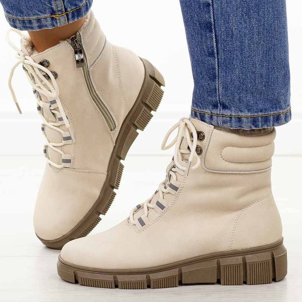 Beżowe skórzane botki damskie T.Sokolski Z25-238. Brązowe botki Sokolski, bez wzorów, z dzianiny, eleganckie, z okrągłym noskiem, bez obcasa, bez zapięcia. Za 259.00 zł.