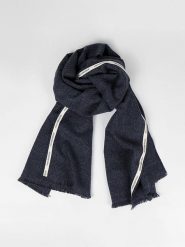 FREDs BRUDER Szal w kolorze antracytowym - 200 x 130 cm rozmiar: onesize. Czarne szaliki i kominy FREDs BRUDER, bez wzorów, z materiału. Za 52.05 zł.