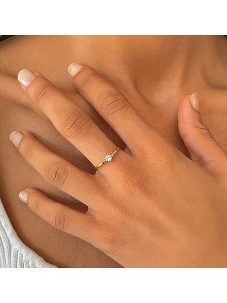 OR Carats Złoty pierścionek z diamentem i kamieniem szlachetnym rozmiar: 56. Żółte pierścionki OR Carats, z diamentem, złote. Za 476.95 zł.