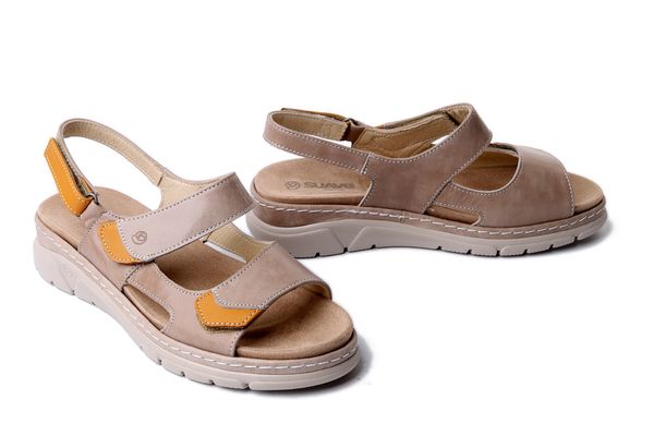 Suave 710134-08 beżowy, sandały damskie. Brązowe sandały Suave, bez wzorów, ze skóry, bez obcasa, na koturnie, bez zapięcia. Za 267.92 zł.