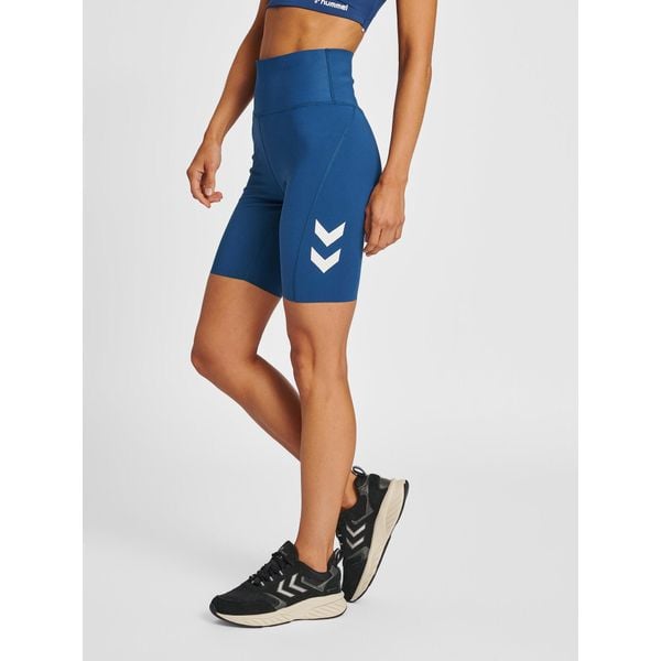 Damskie wysokie szorty Hummel MT Grace. Niebieskie szorty sportowe Hummel, bez wzorów, z elastanu, z standardowym stanem, na fitness i siłownię. Za 194.50 zł.