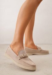 Ciemnobeżowe Mokasyny Ozdobione Metaliczną Klamrą Murielori. Brązowe mokasyny Renee, bez wzorów, z jeansu. Za 109.99 zł.